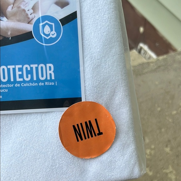 Utopia Bedding White Terry Mattress Protector - Picture 4 of 10